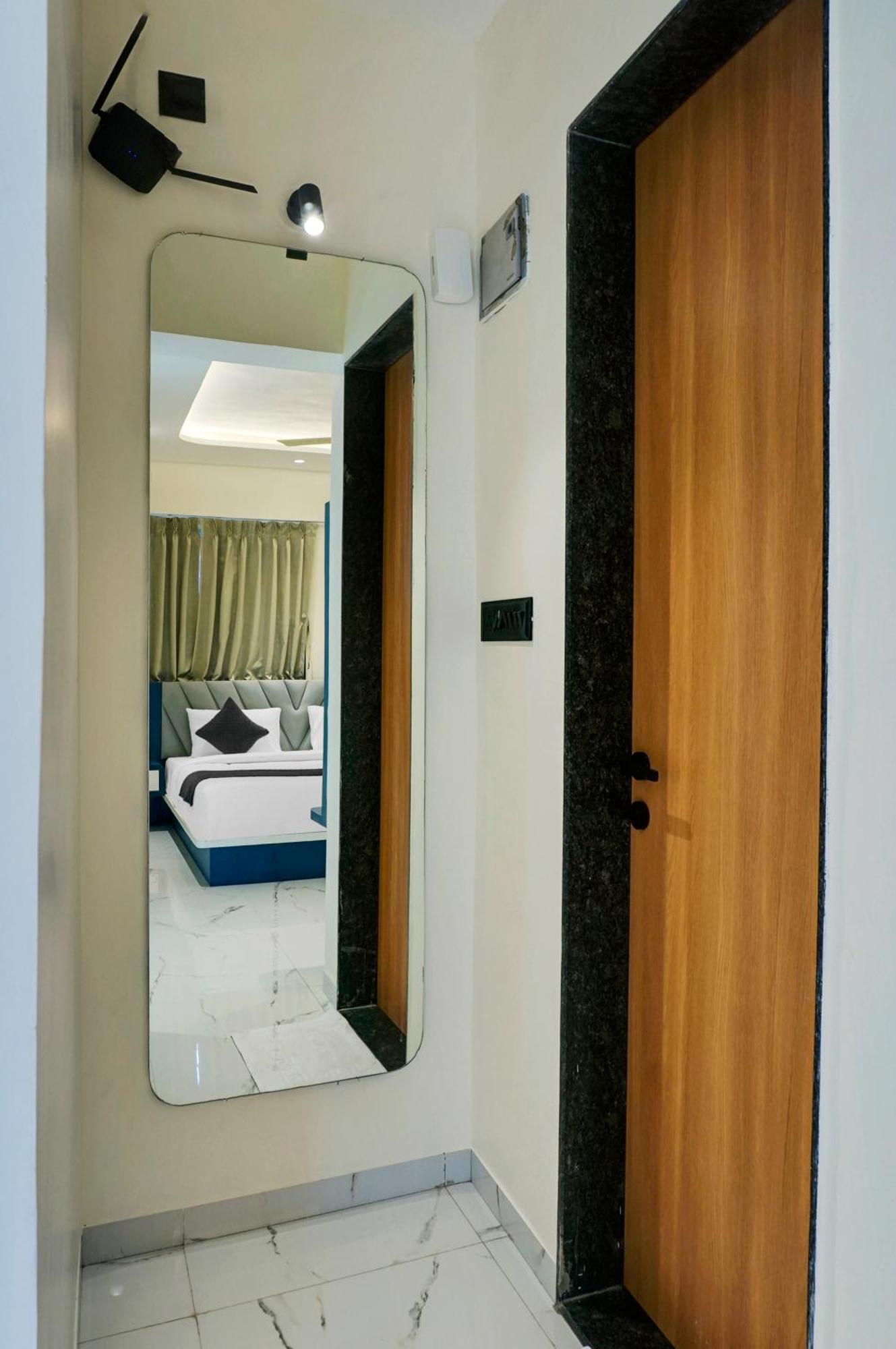 Palm Suites Baner- Indian Nationals Only Pune Eksteriør billede